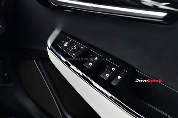 Kia EV6 Review: क्या भारत में धमाका कर पाएगी Kia की पहली इलेक्ट्रिक कार? पढ़ें रिव्यू