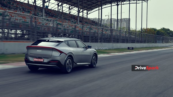 Kia EV6 Review: क्या भारत में धमाका कर पाएगी Kia की पहली इलेक्ट्रिक कार? पढ़ें रिव्यू