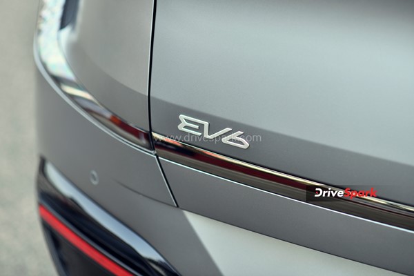 Kia EV6 Review: क्या भारत में धमाका कर पाएगी Kia की पहली इलेक्ट्रिक कार? पढ़ें रिव्यू