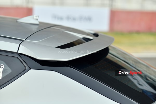 Kia EV6 Review: क्या भारत में धमाका कर पाएगी Kia की पहली इलेक्ट्रिक कार? पढ़ें रिव्यू