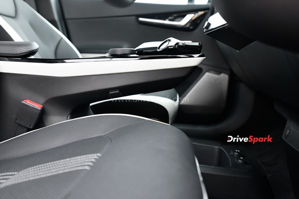 Kia EV6 Review: क्या भारत में धमाका कर पाएगी Kia की पहली इलेक्ट्रिक कार? पढ़ें रिव्यू