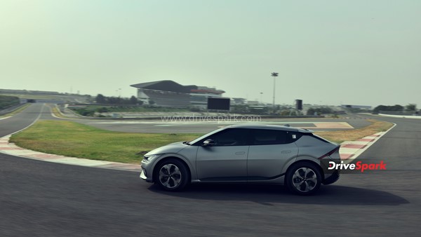 Kia EV6 Review: क्या भारत में धमाका कर पाएगी Kia की पहली इलेक्ट्रिक कार? पढ़ें रिव्यू