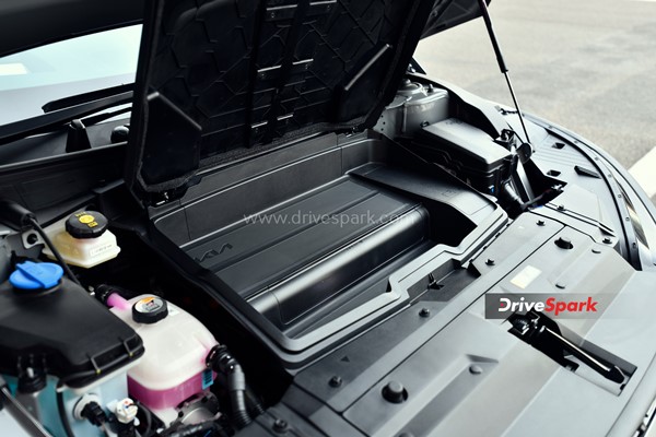 Kia EV6 Review: क्या भारत में धमाका कर पाएगी Kia की पहली इलेक्ट्रिक कार? पढ़ें रिव्यू