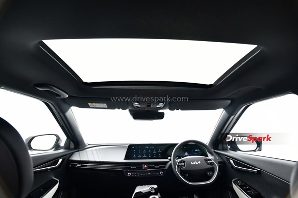 Kia EV6 Review: क्या भारत में धमाका कर पाएगी Kia की पहली इलेक्ट्रिक कार? पढ़ें रिव्यू