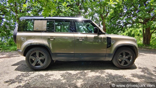 लैंड रोवर ला रही है ये धांसू एसयूवी, टीजर में दिखी झलक