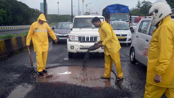 अगले 2 साल में सड़क दुर्घटनाओं में आएगी 50% की कमी, गडकरी ने ब्लैक स्पाॅट पहचानने का दिया निर्देश