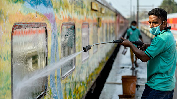 मुंबई-नई दिल्ली राजधानी एक्सप्रेस मनाने जा रही है अपनी 50वीं सालगिरह, जानें कब हुई थी शुरुआत मुंबई-नई दिल्ली राजधानी एक्सप्रेस मनाने जा रही है अपनी 50वीं सालगिरह, जानें कब हुई थी शुरुआत