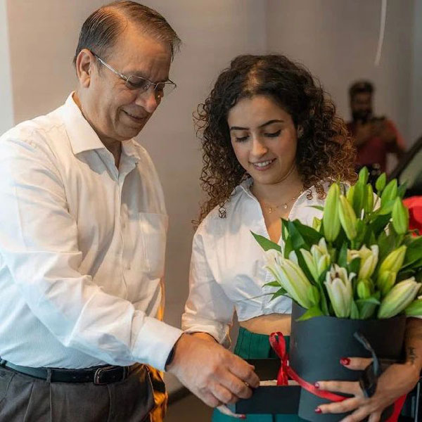 ‘Dangal’ गर्ल Sanya Malhotra ने खरीदी नई Audi Q8 SUV, सोशल मीडिया पर वायरल हुई तस्वीरें ‘Dangal’ गर्ल Sanya Malhotra ने खरीदी नई Audi Q8 SUV, सोशल मीडिया पर वायरल हुई तस्वीरें