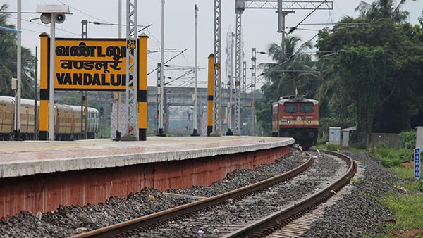 रेलवे स्टेशनों पर पीले संकेतों पर क्यों लिखी होती है समुद्र तल से ऊंचाई, जानिए क्या है इसका कारण रेलवे स्टेशनों पर पीले संकेतों पर क्यों लिखी होती है समुद्र तल से ऊंचाई, जानिए क्या है इसका कारण