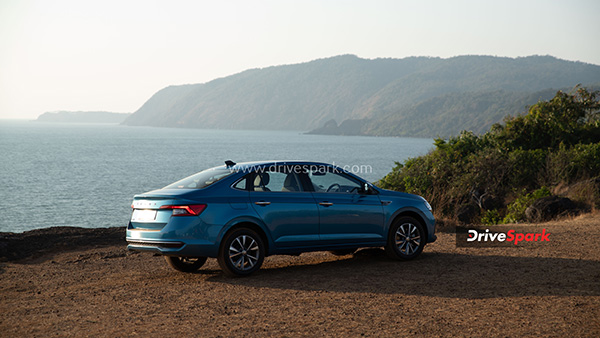 Skoda Slavia का बना रहे हैं प्लान? तो जान लें कंपनी ने हटा दिए हैं ये फीचर्स और बढ़ा दी है कीमत