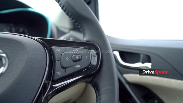 Tata Nexon EV Max Review: क्या बड़ी बैटरी और बढ़ी हुई रेंज के साथ बेहतर हुई यह कार? पढ़ें रिव्यू