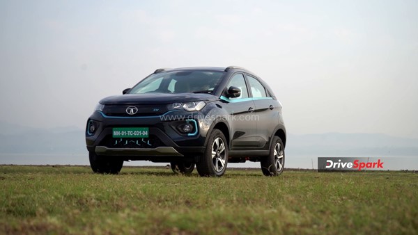 Tata Nexon EV Max Review: क्या बड़ी बैटरी और बढ़ी हुई रेंज के साथ बेहतर हुई यह कार? पढ़ें रिव्यू