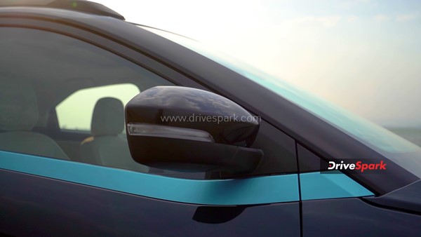 Tata Nexon EV Max Review: क्या बड़ी बैटरी और बढ़ी हुई रेंज के साथ बेहतर हुई यह कार? पढ़ें रिव्यू