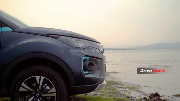 Tata Nexon EV Max Review: क्या बड़ी बैटरी और बढ़ी हुई रेंज के साथ बेहतर हुई यह कार? पढ़ें रिव्यू
