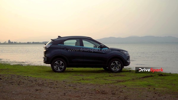 Tata Nexon EV Max Review: क्या बड़ी बैटरी और बढ़ी हुई रेंज के साथ बेहतर हुई यह कार? पढ़ें रिव्यू