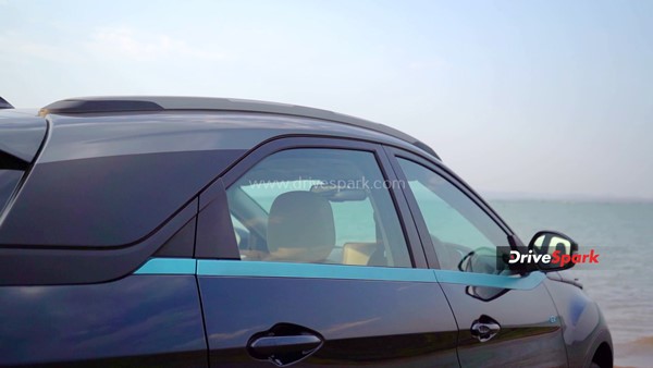 Tata Nexon EV Max Review: क्या बड़ी बैटरी और बढ़ी हुई रेंज के साथ बेहतर हुई यह कार? पढ़ें रिव्यू