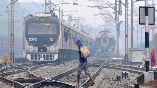 मुंबई-नई दिल्ली राजधानी एक्सप्रेस मनाने जा रही है अपनी 50वीं सालगिरह, जानें कब हुई थी शुरुआत मुंबई-नई दिल्ली राजधानी एक्सप्रेस मनाने जा रही है अपनी 50वीं सालगिरह, जानें कब हुई थी शुरुआत