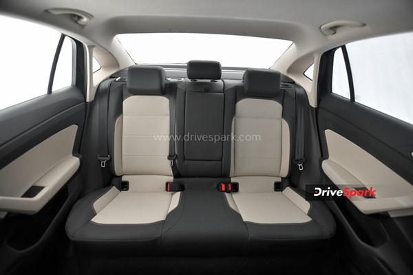 Volkswagen Virtus Review: क्या सच में यह कार VW Vento को रिप्लेस करने लायक है? पढ़ें रिव्यू