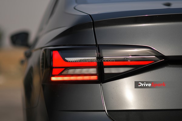 Volkswagen Virtus Review: क्या सच में यह कार VW Vento को रिप्लेस करने लायक है? पढ़ें रिव्यू