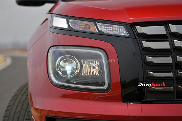 नई 2022 Hyundai Venue कितनी हुई है नई - कितनी है वही? जानें हमारे इस रिव्यू में