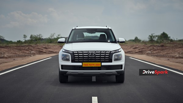 नई 2022 Hyundai Venue कितनी हुई है नई - कितनी है वही? जानें हमारे इस रिव्यू में
