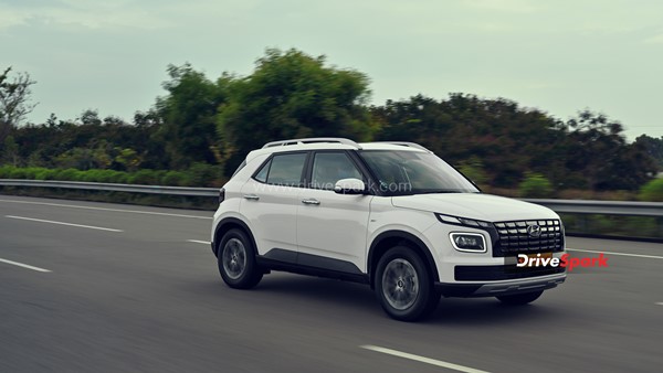 नई 2022 Hyundai Venue कितनी हुई है नई - कितनी है वही? जानें हमारे इस रिव्यू में