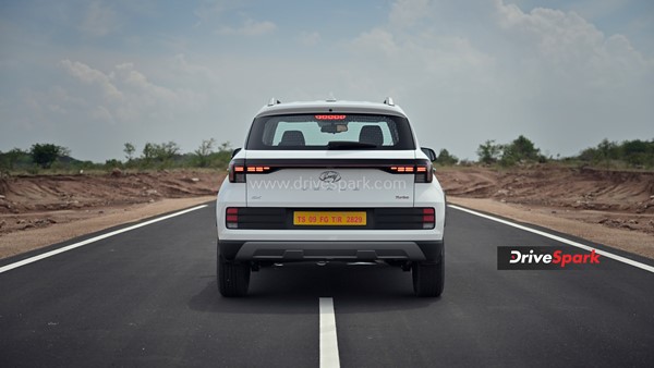 नई 2022 Hyundai Venue कितनी हुई है नई - कितनी है वही? जानें हमारे इस रिव्यू में