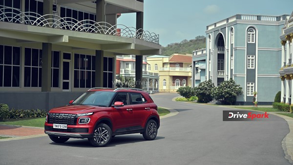 नई 2022 Hyundai Venue कितनी हुई है नई - कितनी है वही? जानें हमारे इस रिव्यू में