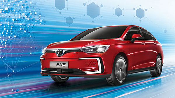 कार कंपनियों को तगड़ा झटका! यूरोपीय संघ 2035 से बैन करेगी पेट्रोल-डीजल से चलने वाली कारें