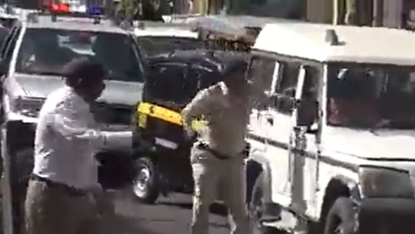 मंत्री की गाड़ी ट्रैफिक में फंसी… तो पुलिस वाले ने बोलेरो ड्राइवर को जड़ दिया थप्पड़, देखे वीडियो