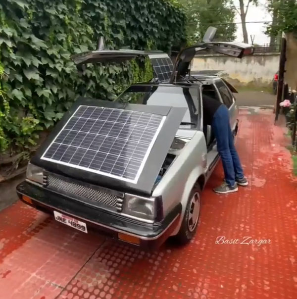 जम्मू-कश्मीर के इस टीचर ने बनाई सोलर पावर्ड इलेक्ट्रिक कार, सोशल मीडिया पर वायरल हुई तस्वीरें