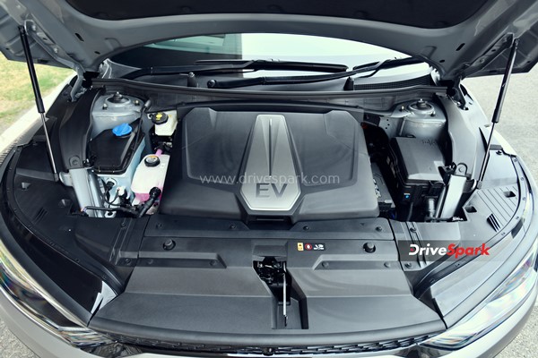 जानते हैं! Kia EV6 के बेस वेरिएंट में ही हैं सारे बेहतरीन फीचर्स, जानें क्या है कीमत और रेंज