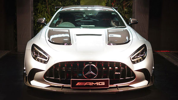 नई Mercedes-AMG GT ब्लैक सीरीज हुई लाॅन्च, कीमत 5.50 करोड़ रुपये से शुरू