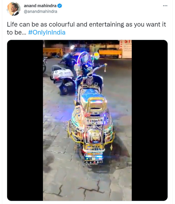 क्लासिक Bajaj Chetak का यह अवतार पहले देखा है आपने? Anand Mahindra ने कहा ‘Only In India’