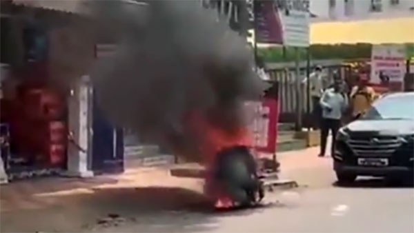 EV Fire: खराब बैटरी कूलिंग सिस्टम के वजह से इलेक्ट्रिक स्कूटरों में लग रही है आग, जांच कमेटी ने सौंपी रिपोर्ट