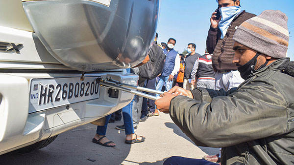 अब गुजरात में पुराने वाहन का रजिस्ट्रेशन नंबर नए वाहन पर कर सकते हैं इस्तेमाल, जानें क्या है नई नीति