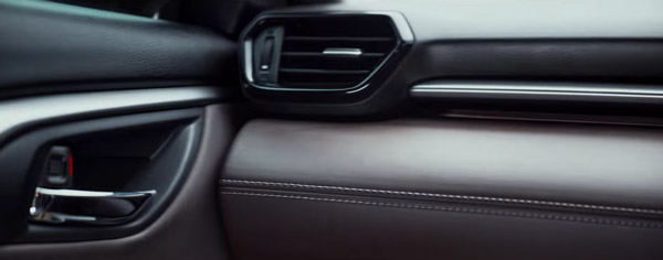 नई Toyota HyRyder का इंटीरियर है शानदार, कंपनी ने जारी किया इस कार का दूसरा टीजर