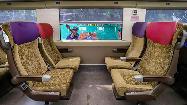 वंदे भारत ट्रेनों के लिए रेलवे ट्रैक को मिलेगी अधिक उर्जा, अगस्त 2023 तक उतारी जाएंगी 75 ट्रेनें