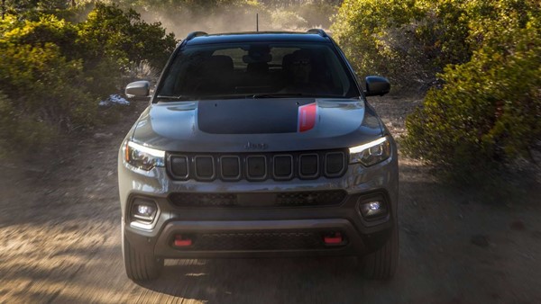 Jeep Compass अब हो गई है और भी महंगी, कंपनी ने सीधे बढ़ाए 35,000 रुपये, जानें नई कीमत