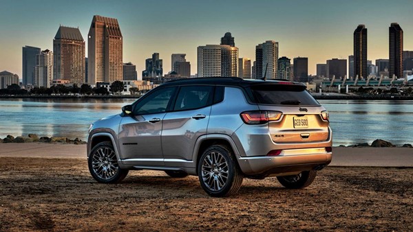 Jeep Compass अब हो गई है और भी महंगी, कंपनी ने सीधे बढ़ाए 35,000 रुपये, जानें नई कीमत