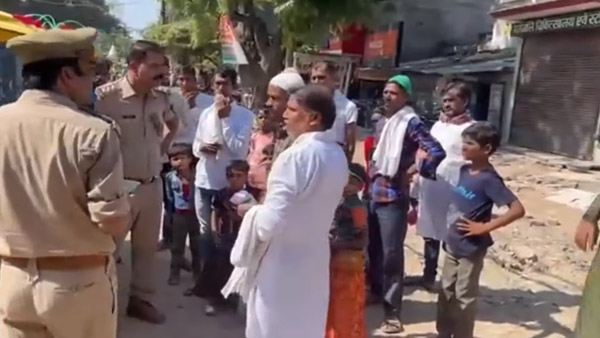 एक ऑटो में सवार थे 27 लोग, गिनती कर दंग रह गई पुलिस, लोगों ने कहा- ‘मिलना चाहिए अवाॅर्ड’