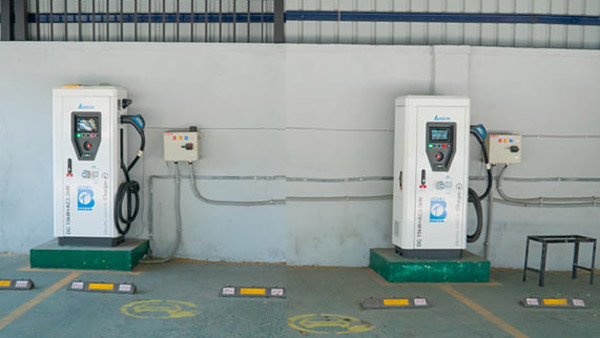 डेल्टा ने देश भर में इलेक्ट्रिक वाहनों के लिए लगाए 6,000 चार्जिंग स्टेशन