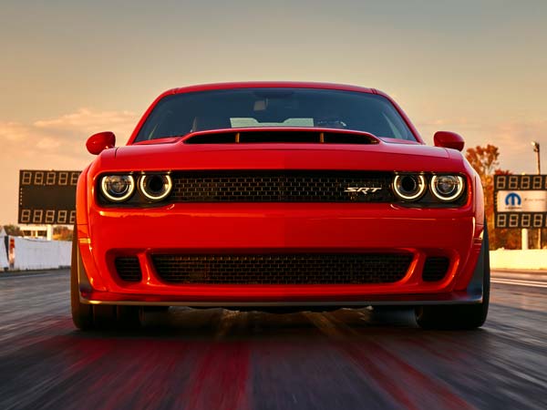 कॉमेडियन कपिल शर्मा ने लाल रंग की डॉज चैलेंजर कार के साथ खिंचवाई तस्वीर, फैन्स कर रहे मजेदार कमेंट्स