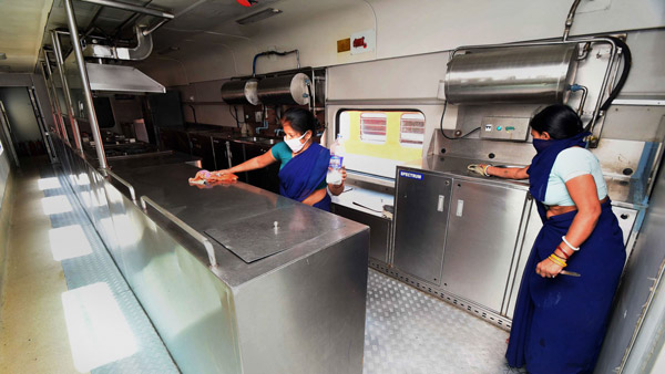 अब ट्रेन में भी अपने खाने के लिए कर सकेंगे QR कोड से ऑनलाइन भुगतान, जानें क्या होगा फायदा