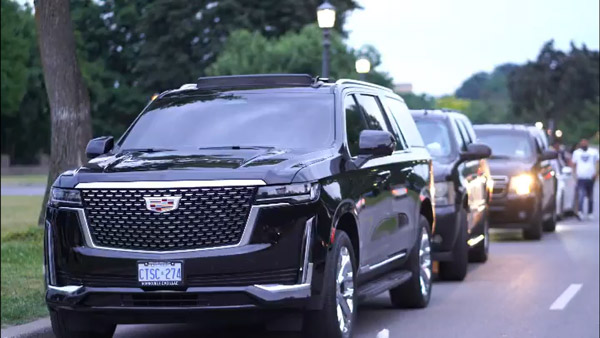 दमदार Cadillac Escalade SUV में नजर आए Kapil Sharma, क्या उन्होंने खरीदी है यह कार?