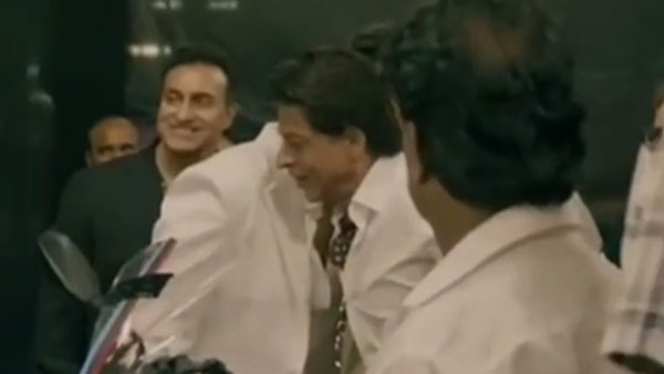 होंडा सीबी500एक्स बाइक के साथ दिखे शाहरुख और कार्तिक, सोशल मीडिया पर वायरल हुईं तस्वीरें
