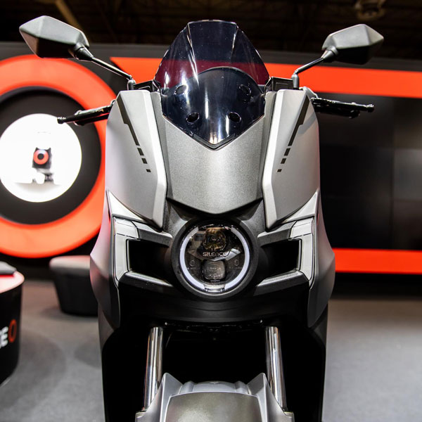 साइलेंस ने लॉन्च की अपनी ज्यादा स्पोर्टी एस01 प्लस इलेक्ट्रिक स्कूटर, इसकी कीमत में आ जाएगी एक कार