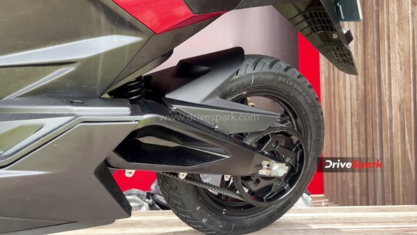 क्या सिंपल वन इलेक्ट्रिक स्कूटर अपने दावों पर है खरी या सिर्फ हवा, जाननें के पढ़ें हमारा रिव्यू