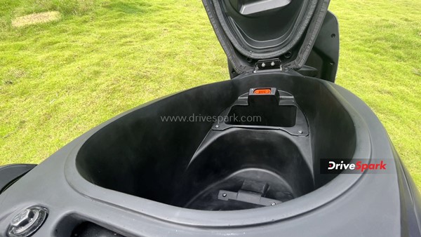 क्या सिंपल वन इलेक्ट्रिक स्कूटर अपने दावों पर है खरी या सिर्फ हवा, जाननें के पढ़ें हमारा रिव्यू