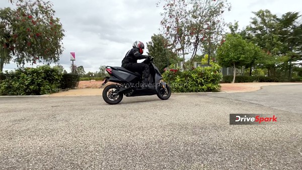 क्या सिंपल वन इलेक्ट्रिक स्कूटर अपने दावों पर है खरी या सिर्फ हवा, जाननें के पढ़ें हमारा रिव्यू